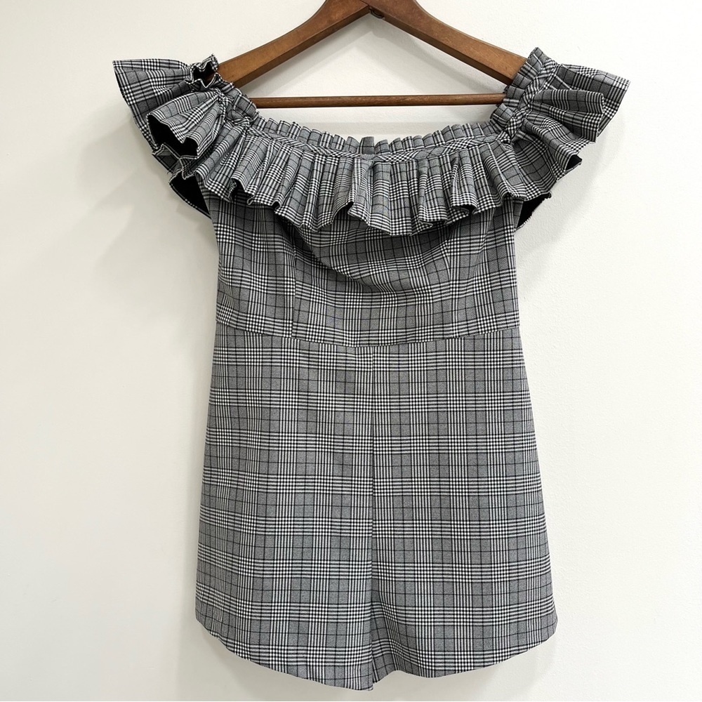 Urban Outfitters black white plaid off shoulder pleated ruffle romper 6 - Picture 3 of 13